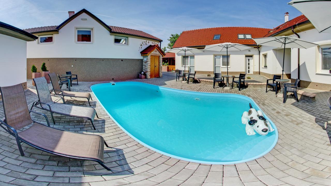 Penzion Kratochvil Dolní Dunajovice 외부 사진